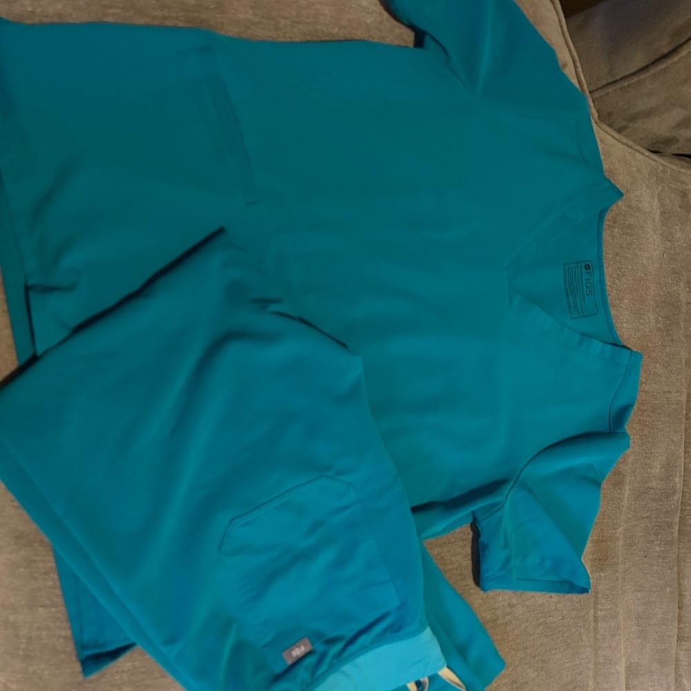 Teal scrub set.. figs